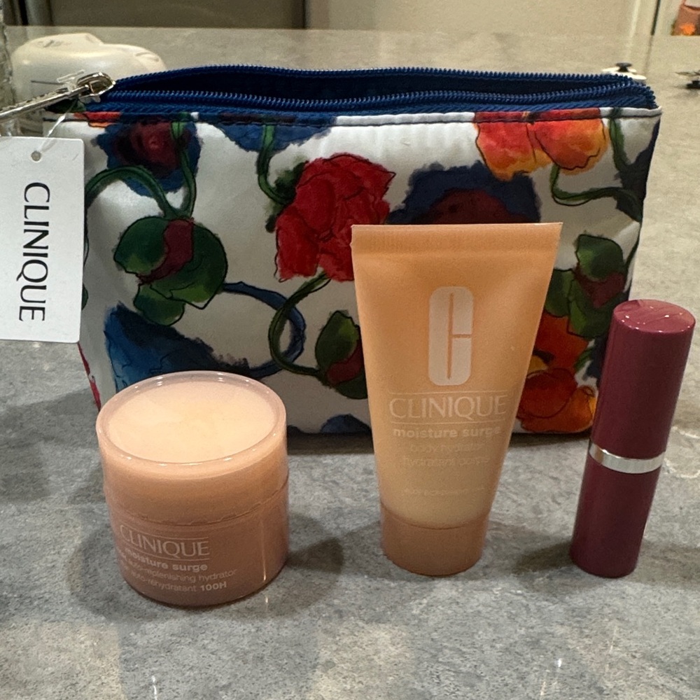 Clinique Moisture Surge Set with Berry Lipstick